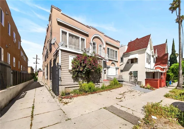 3rd image of 139 S Manhattan, Los Angeles, CA 90004 | MLS# DW26085689