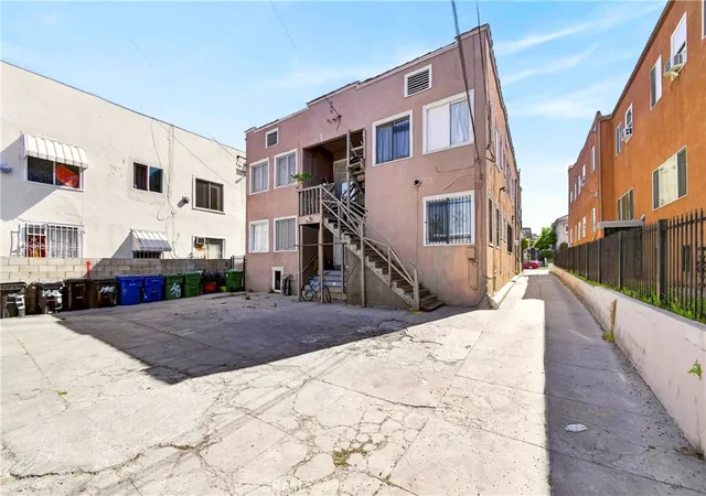 5th image of 139 S Manhattan, Los Angeles, CA 90004 | MLS# DW26085689