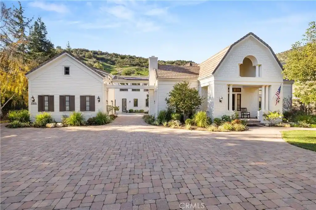 Single family home for sale at 1005 Cheshire Hills Ct, Westlake Village, CA 91361 | MLS# SR26085986