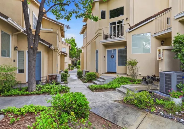Listing Photo 1 - Condo for sale in building located at 552 Cityscape Pl, San Jose, CA 95136