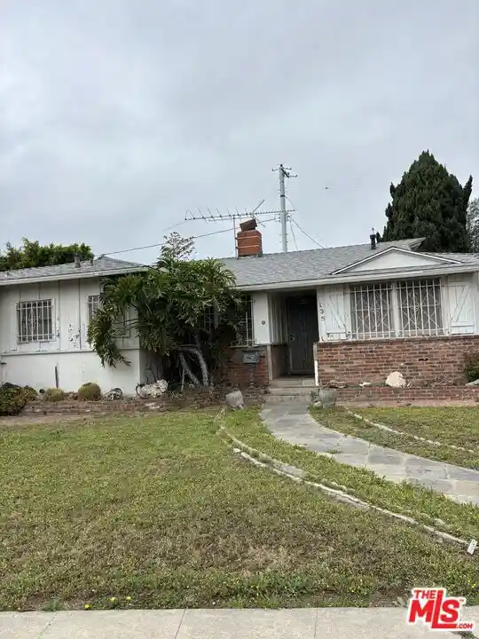 Photo 1 of Sale Pending at 1163 Lake St, Venice, CA 90291 | MLS# 26772905 | Listing updated on 2026-07-23