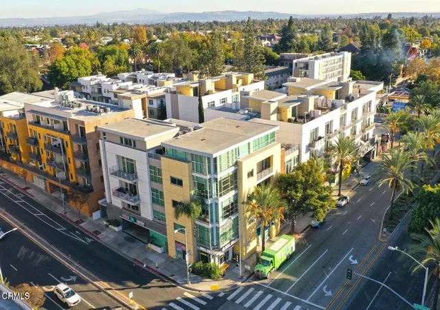 3rd image of 238 S Arroyo Pkwy, Pasadena, CA 91105