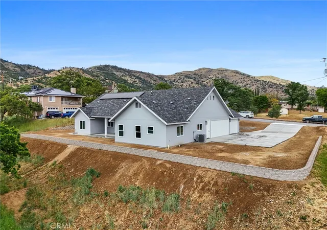 Photo 4 of Single family home for sale at 21116 Stage Dr, Tehachapi, CA 93561 | MLS# SR26086829 | Listing updated on 2026-09-20