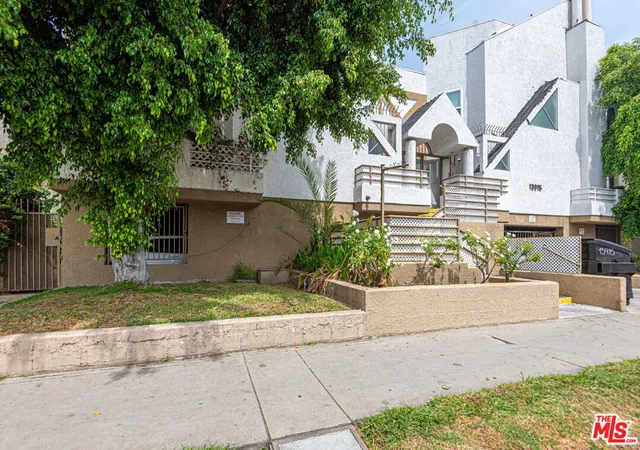 3rd image of 13915 Sherman Wy, Van Nuys, CA 91405 | MLS# 26776423
