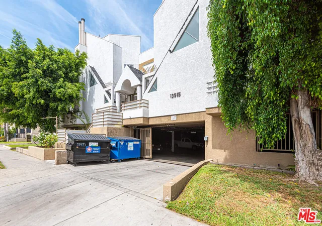 4th image of 13915 Sherman Wy, Van Nuys, CA 91405 | MLS# 26776423