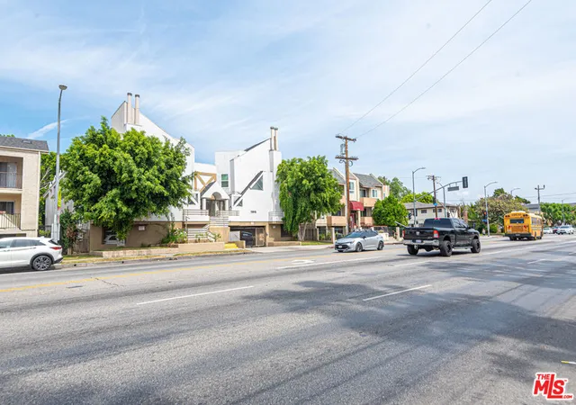 5th image of 13915 Sherman Wy, Van Nuys, CA 91405 | MLS# 26776423