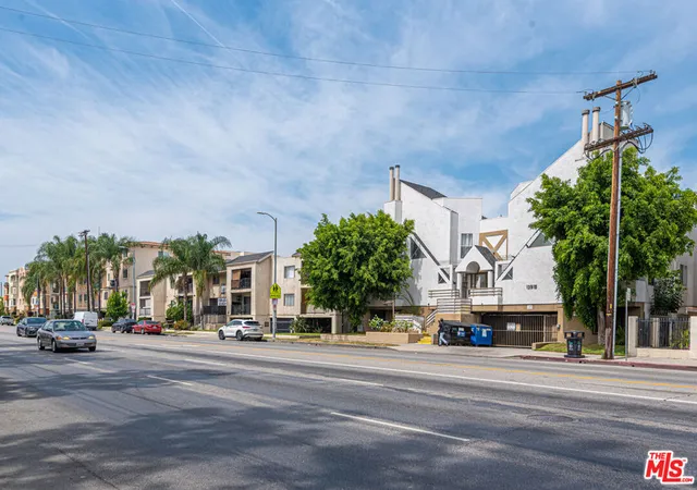 6th image of 13915 Sherman Wy, Van Nuys, CA 91405 | MLS# 26776423