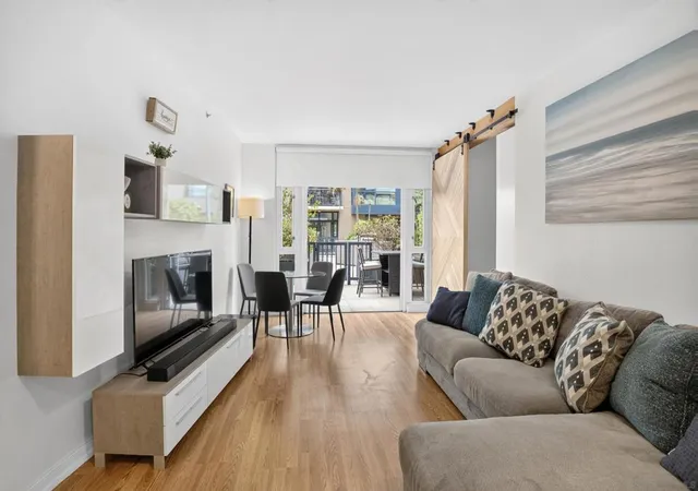 3rd image of 530 K, San Diego, CA 92101