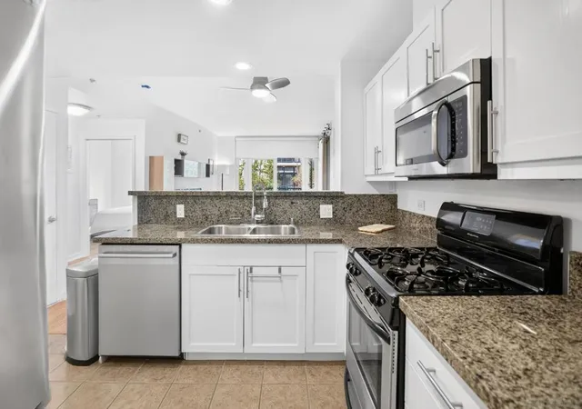 4th image of 530 K, San Diego, CA 92101