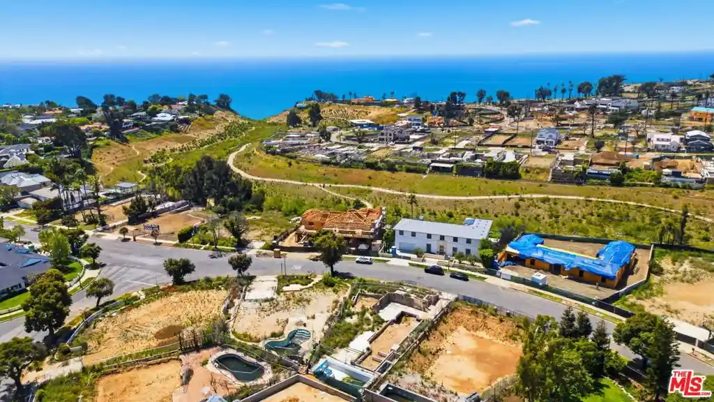 Photo 1 of Land for sale at 622 Alma Real Dr, Pacific Palisades, CA 90272 | MLS# 26776445 | Listing updated on 2026-10-09