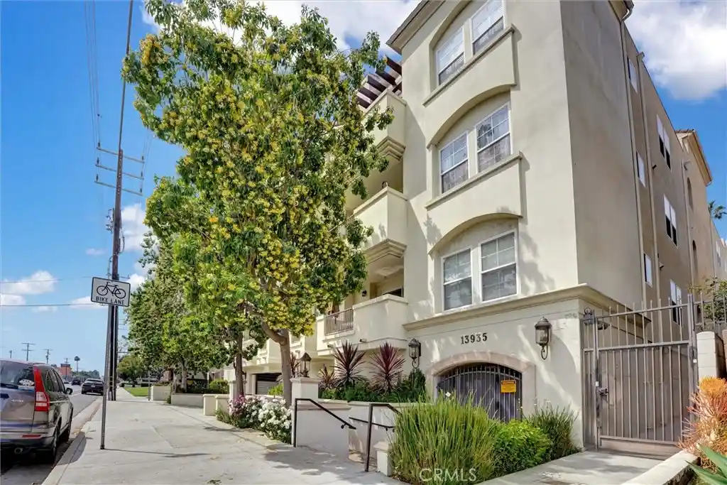 Listing Photo 1 - Condo for sale in 13935 Burbank Blvd located at 13935 Burbank Blvd, Green Valley, CA 91401 - Unit #105