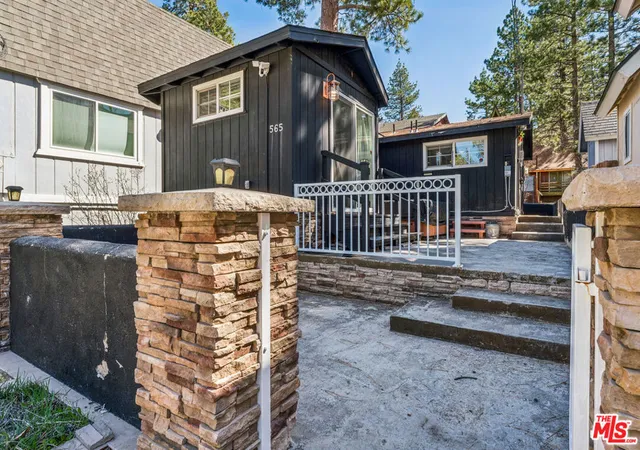 2nd image of 565 Lakewood Ln, Big Bear Lake, CA 92315 | MLS# 26674561