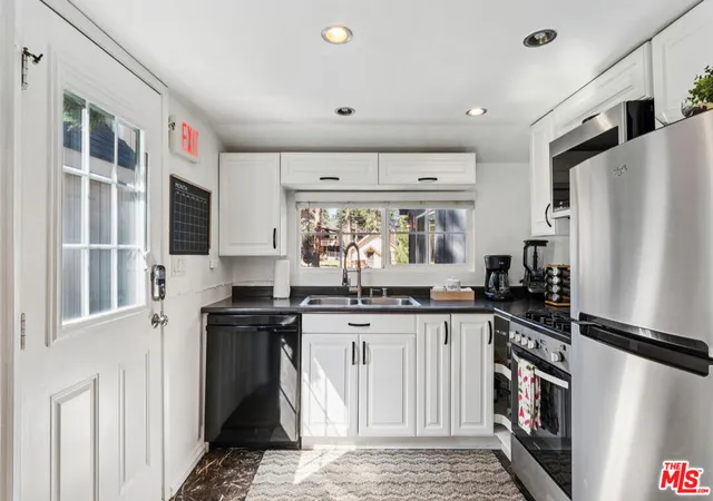 Photo 3 of Single family home for sale at 565 Lakewood Ln, Big Bear Lake, CA 92315 | MLS# 26674561 | Listing updated on 2026-07-07