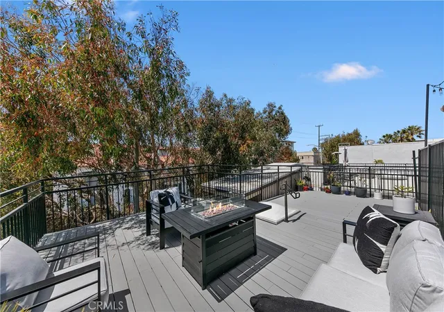 Homes for sale in Marina Del Rey, CA | 3512 Pacific Ave #2, Marina Del Rey, CA 90292 | MLS# SB26084023