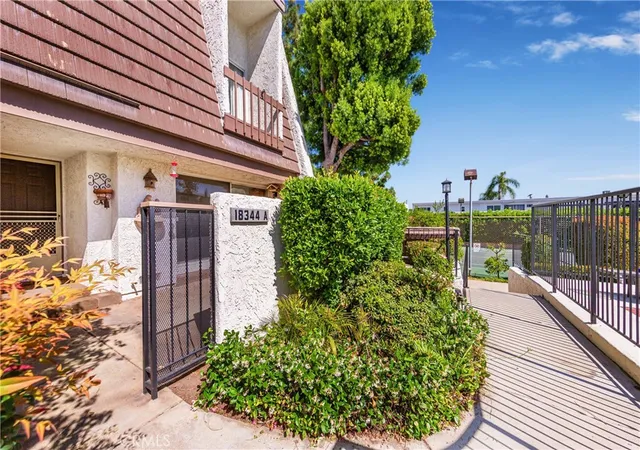 Homes for sale in Tarzana, CA | 18344 Collins St #A, Tarzana, CA 91356 | MLS# SR26086794