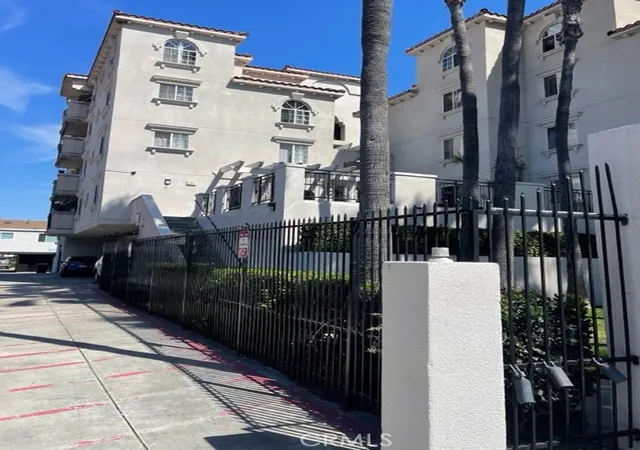 3rd image of 7018 Rita Ave # 404, Huntington Park, CA 90255 | MLS# DW26087308