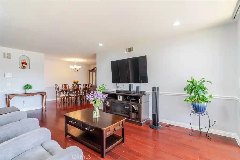 Condo for sale at 750 S Spaulding Ave #129, Los Angeles, CA 90036 | MLS# AR26087121