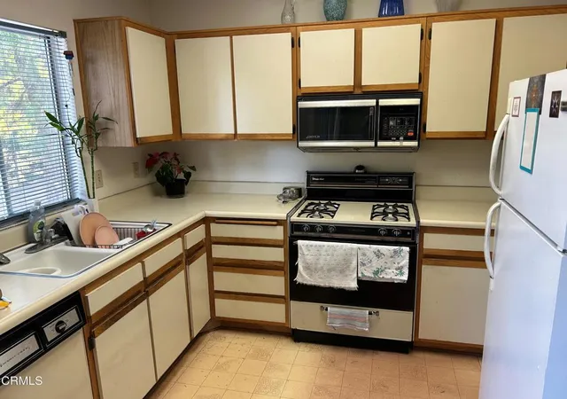 4th image of 7135 Woodlake Ave, Lost Hills, CA 91307