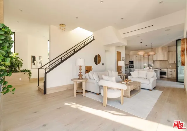 4th image of 701 Vernon Ave, Venice, CA 90291 | MLS# 26772009