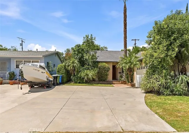 1st image of 6233 Zelzah, Encino, CA 91316 | MLS# WS26087763