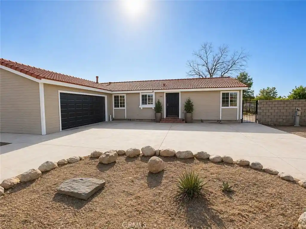 Photo 1 of Manufactured home for sale at 12546 Navajo, Apple Valley, CA 92308 | MLS# HD26087869 | Listing updated on 2026-10-13