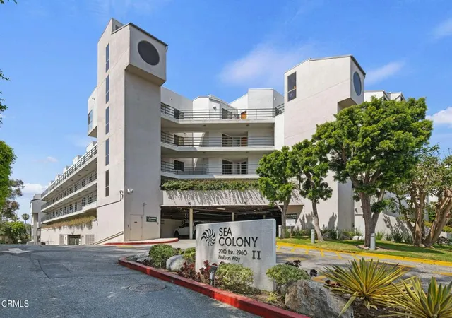 Homes for sale in Santa Monica, CA | 2920 Neilson Wy #304, Santa Monica, CA 90405 | MLS# V1-35961
