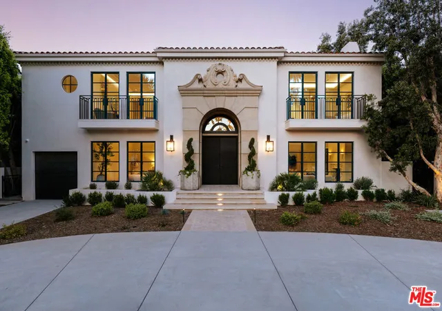 Homes for sale in Beverly Hills, CA | 906 N Beverly Dr, Beverly Hills, CA 90210 | MLS# 26663631