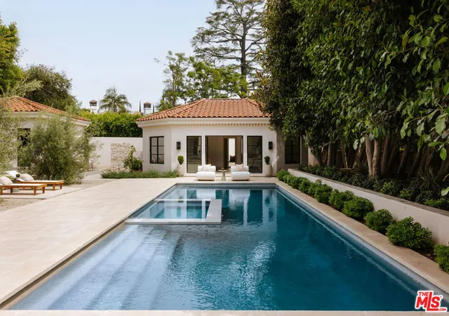 Homes for sale in Beverly Hills, CA | 906 N Beverly Dr, Beverly Hills, CA 90210 | MLS# 26663631
