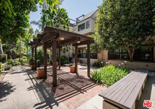 Homes for sale in West Hollywood, CA | 950 N Kings Road, West Hollywood, CA 90069 | Houzeo