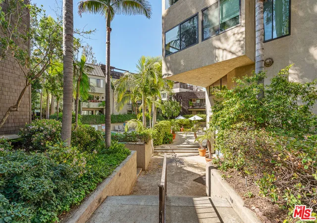 Homes for sale in West Hollywood, CA | 950 N Kings Road, West Hollywood, CA 90069 | Houzeo