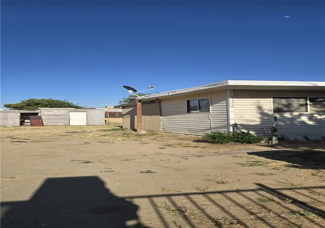 Photo 4 of Single family home for sale at 43310 Fairglen Rd, Lancaster, CA 93535 | MLS# SR26088256 | Listing updated on 2026-06-02