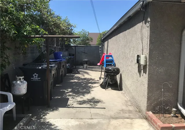 3rd image of 1250 W 2Nd, Santa Ana, CA 92703 | MLS# IV26088363
