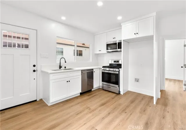 Listing Photo 4 - Condo for sale in building located at 6523 Ajax Ave, Bell Gardens, CA 90201