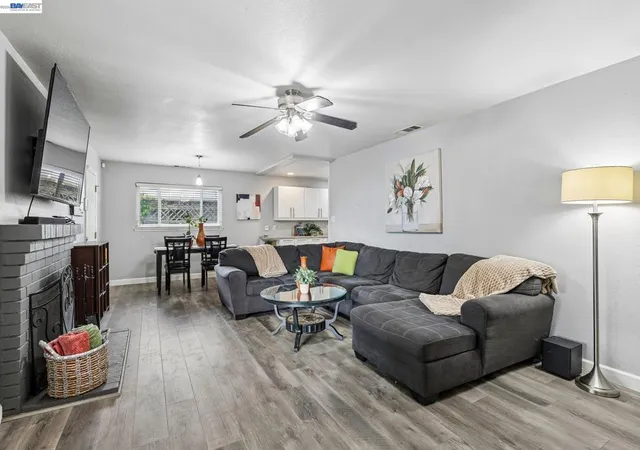3rd image of 1225 W Beverly Pl, Tracy, CA 95376 | MLS# 41132117