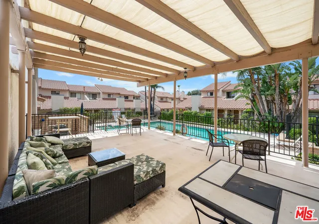 Homes for sale in Chatsworth, CA | 10444 Canoga Avenue, Chatsworth, CA 91311 | Houzeo