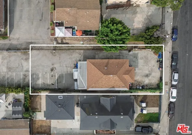 Photo 3 of Sale Pending at 3417 S Catalina St, Los Angeles, CA 90007 | MLS# 26793247 | Listing updated on 2026-06-16
