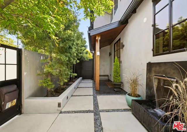 Homes for sale in Santa Monica, CA | 2402 11th St, Santa Monica, CA 90405 | MLS# 26792893