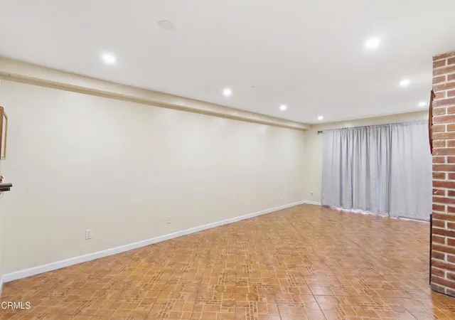 5th image of 9051 Cedros Ave #8, Panorama City, CA 91402 | MLS# V1-35985