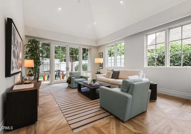 2nd image of 314 S Orchard Dr, Burbank, CA 91506 | MLS# P1-26803