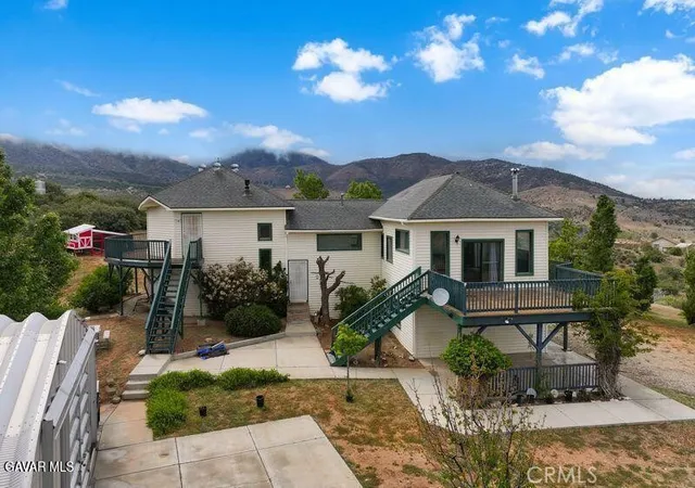 Photo 3 of Single family home for sale at 17041 Summers Dr, Tehachapi, CA 93561 | MLS# SR26080112 | Listing updated on 2026-05-12