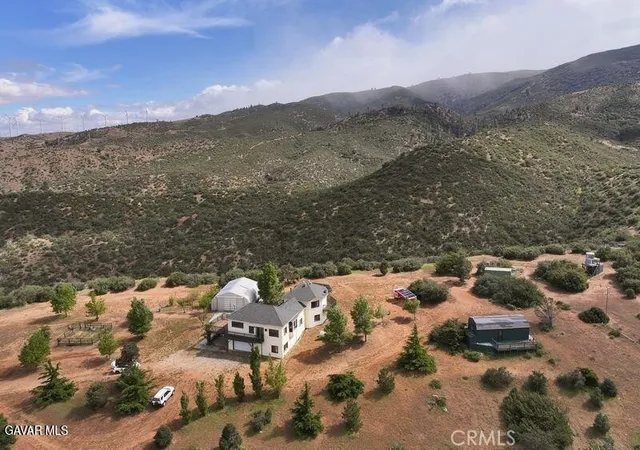 Photo 4 of Single family home for sale at 17041 Summers Dr, Tehachapi, CA 93561 | MLS# SR26080112 | Listing updated on 2026-05-12