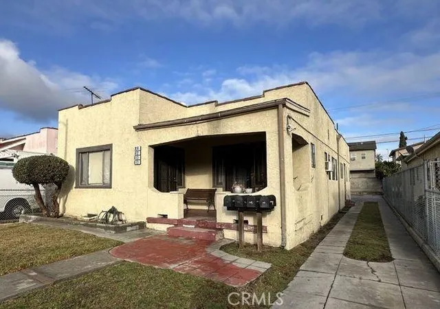 1st image of 812 N Ridgewood, Los Angeles, CA 90038 | MLS# DW26088692