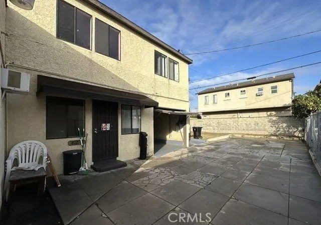 3rd image of 812 N Ridgewood, Los Angeles, CA 90038 | MLS# DW26088692