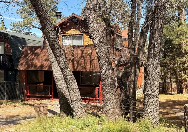 Homes for sale in Sugarloaf, CA | 351 Pine Ln, Sugarloaf, CA 92386 | MLS# IG26088183