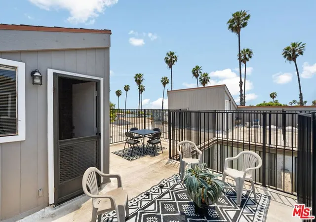 Homes for sale in Santa Monica, CA | 1015 21st Street, Santa Monica, CA 90403 | Houzeo