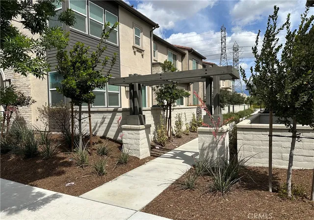 Listing Photo 5 - Condo for sale in building located at 3681 E Moonlight, Ontario, CA 91761 - Unit #71