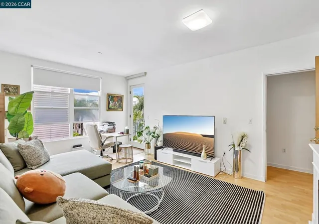 5th image of 5900 3Rd St, San Francisco, CA 94124