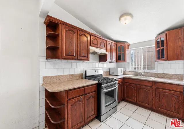 3rd image of 602 W 40Th Pl, Los Angeles, CA 90037