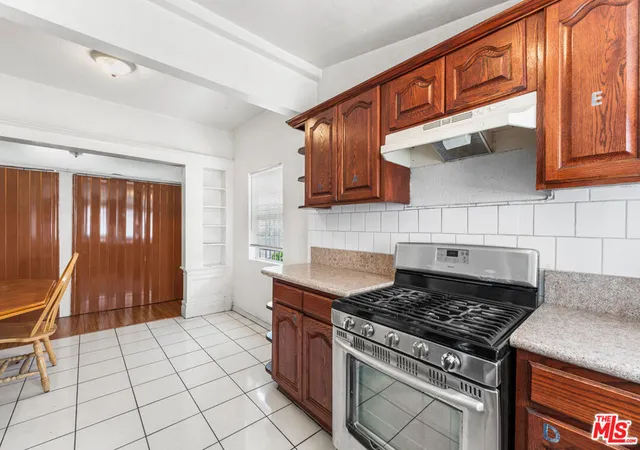 4th image of 602 W 40Th Pl, Los Angeles, CA 90037