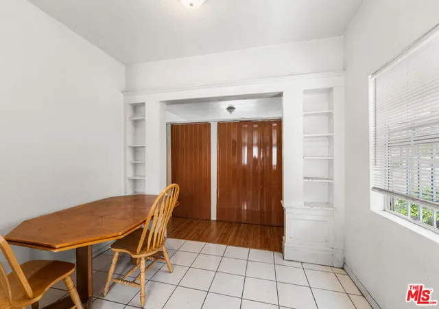 5th image of 602 W 40Th Pl, Los Angeles, CA 90037